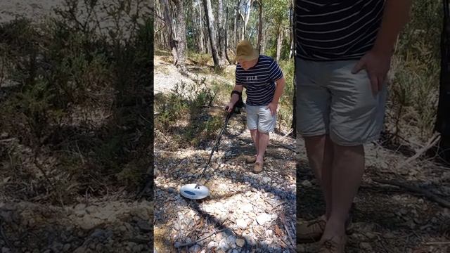 Unexpected things at the Gold Field    He got me. #minelab #metal detector #metal detecting