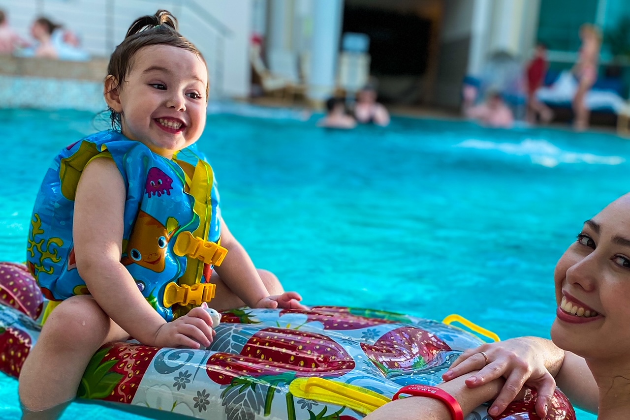 Игрушки убежали от Николь!