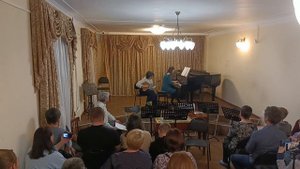 Сафонова Алина (домра)-6 класс, преподаватель Куковякин В.В. Концертмейстер-Кудреватых М.В.