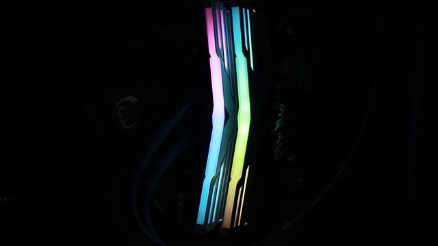OLOy DDR4-3200 CL14 WarHawk PLATINUM SE RGB 화이트 смотреть онлайн