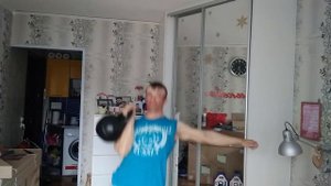 Как научиться бить мощнейший прямой удар кулаком с помощью гири?