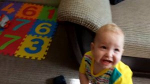 Боится ли маленький ребенок пылесоса?