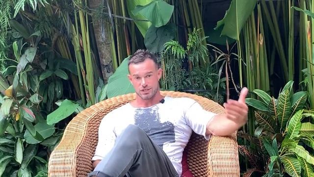 Как Привлечь Топовую Девушку в Клубе? [Как Замутить с Красоткой на Тусовке?]
