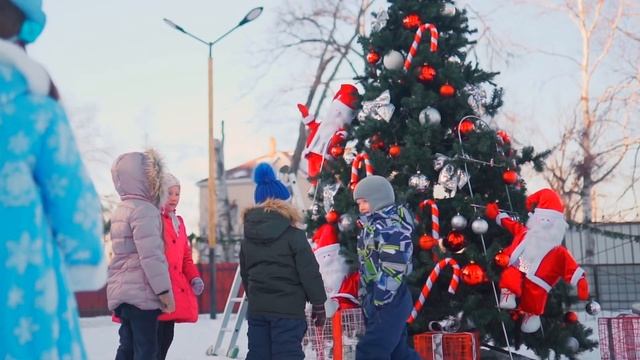 Ренессанс Актив | Дед Мороз и детская площадка смотреть онлайн