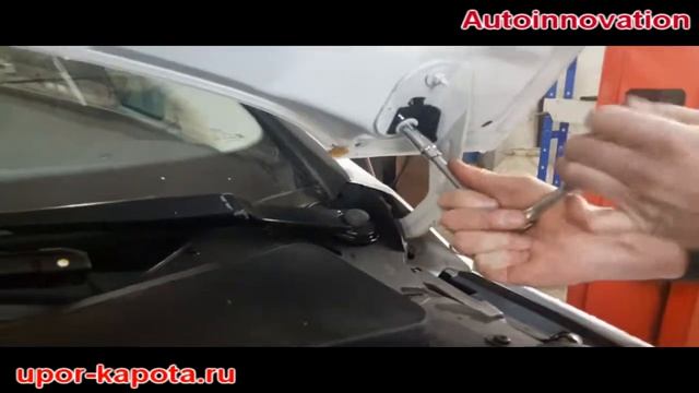 Установка газового упора капота на Ford Focus 3 смотреть онлайн