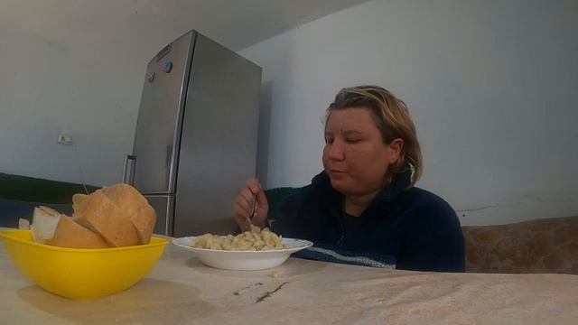 ПАПА РАССКАЗЫВАЕТ КАК НАДО САДИТЬ ОРЕХИ смотреть онлайн