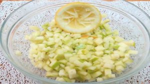 Луковый салат с яблоками