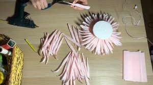 Большой цветок  из бумаги на стену.