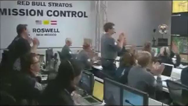 Feliks Baumgartner - Landing смотреть онлайн