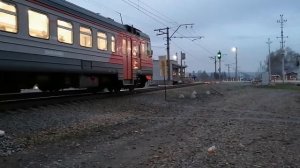 Электропоезд ЭД4М-0240 отправляется с о.п. Совхоз Бердский