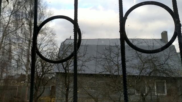 Сбежала в деревню и прячусь там. смотреть онлайн