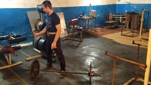 Подъем штанги одной рукой