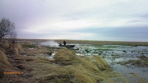 лодка болотоход 4,70 м. мотор 15 л.с.