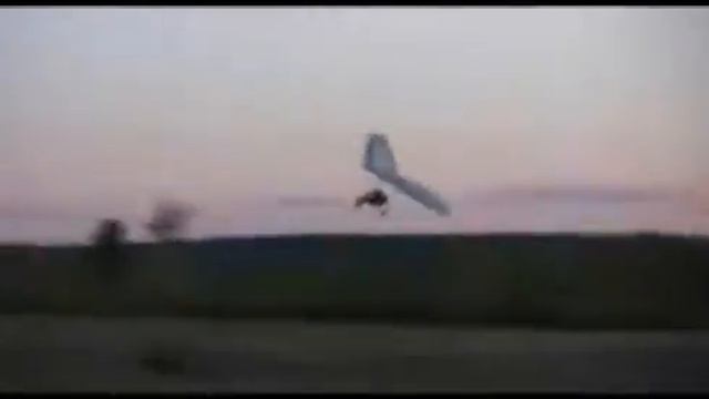 Полет на мотодельтаплане, вид с земли смотреть онлайн