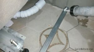 Установка акриловой ванны с полкой и экраном из плитки. НАДЕЖНО!