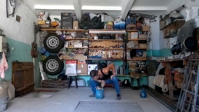 Мизинец против гири 32 кг. смотреть онлайн