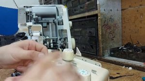 Ремонт натяжителя нити оверлока Merrylock 001