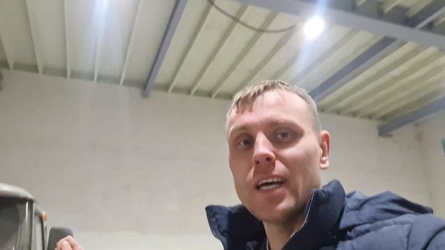 Покрасили пылесосом потолок гаража.#строюгараж #производство