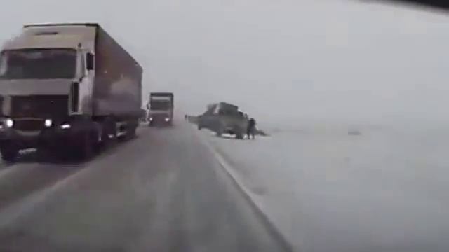 Грабят фуру на дороге смотреть онлайн