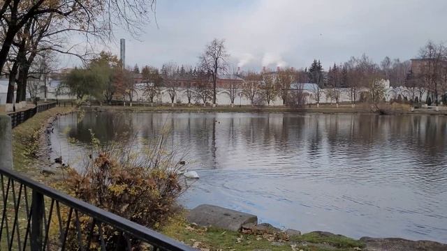 Прогулка по территории Николо-Угрешского мужского монастыря в Дзержинском смотреть онлайн