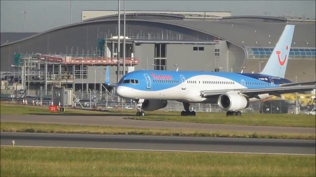 Plane Spotting at London Luton Airport, LTN - Early Morning Rush смотреть онлайн