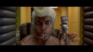 Chris Tucker interviewed Bruce Willis in The Fifth Element (1997)