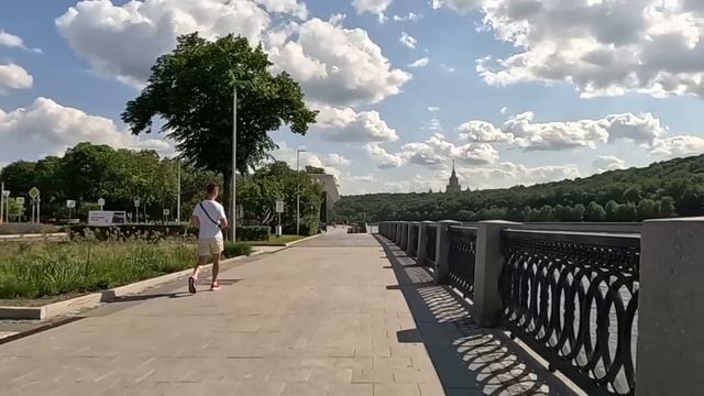 Богач забрал у сынишки горничной кота и пустил в голубятню соседа, а заглянув следующим утром к дед смотреть онлайн