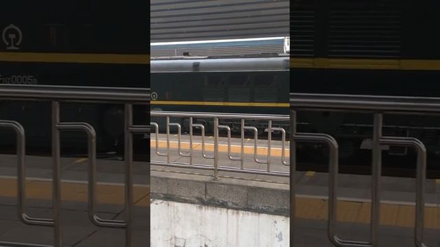 DF11Z-0005 in Beijing West Railway Station (Beijing, China)