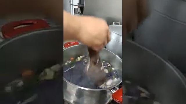 КАК СВАРИТЬ ОСЬМИНОГА ПОДРОБНО #chefcook #осьминог смотреть онлайн