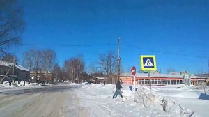 Едем по улице Ленина г. Луза.  март 2022