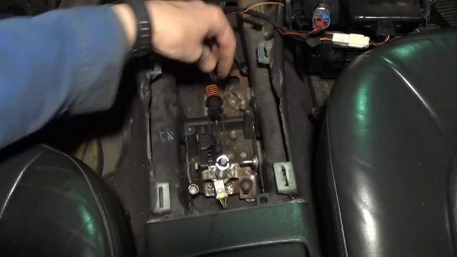 Крайслер 300м. Трос переключения АКПП смотреть онлайн