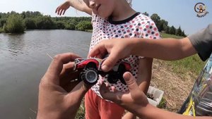 Дети и машина. Едем на рыбалку, ловим машинки игрушки. МанкиТайм