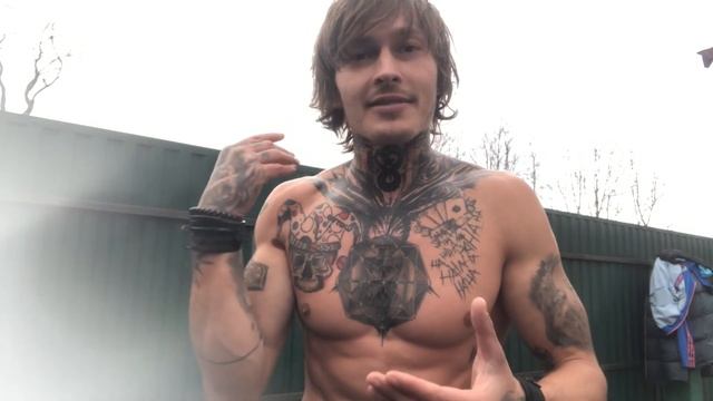 Я НЕСКОЛЬКО НЕДЕЛЬ ЕЛ «ПЛОХУЮ» ЕДУ И ХОДИЛ НА ТУРНИК И БРУСЬЯ (РЕЗУЛЬТАТ КРУТОЙ) ★ смотреть онлайн