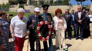 В Иерусалиме возложили цветы к мемориалу в День Победы