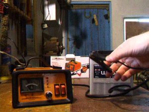 Зарядка аккумулятора выпрямителем с  ручной регулировкой тока