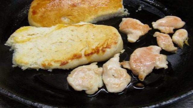 Бутерброд с курицей и сочной начинкой