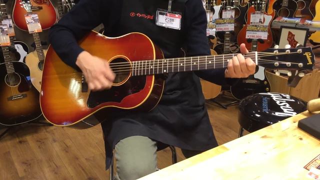 【VINTAGE】 GIBSON / 1961 J-45 CHERRY SUNBURST 【イシバシ楽器心斎橋店】ヴィンテージ смотреть онлайн