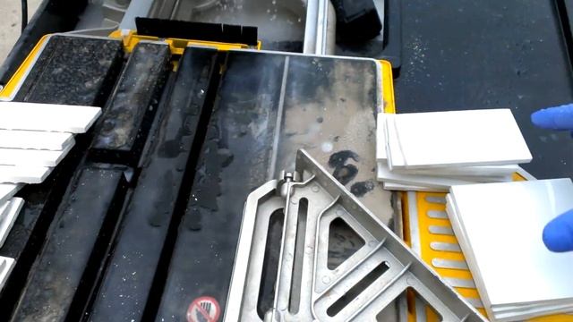 Cutting some tile with the D24000 смотреть онлайн