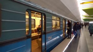 Электропоезд 81-710 "ЕЖ-3" (Ем-508т) №43 на станции метро Лермонтовский Проспект