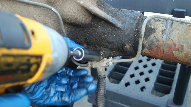 GM 10 Bolt Axle Tear Down (7.5 & 7.625) смотреть онлайн