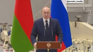 В сложных условиях русский народ всегда сплачивается. Путин.