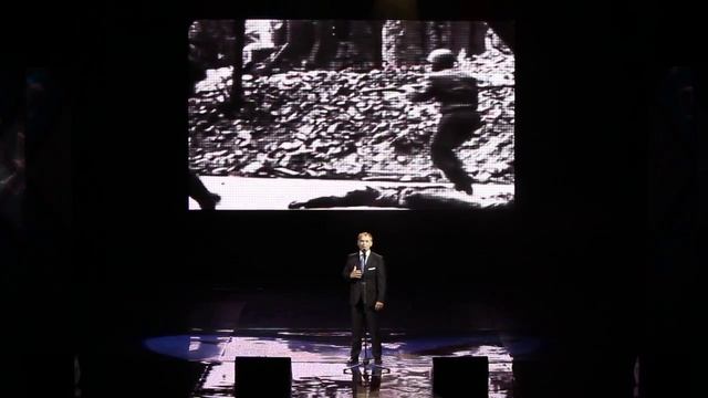 Жизнь города. Андрей Амшинский читает стихотворение "Война" смотреть онлайн