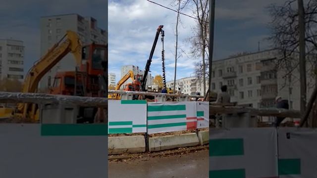 Работа ямобура-вездехода в Москве