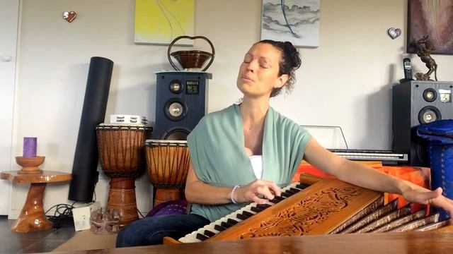 Ong Namo Guru Dev Namo - Lis Martinac смотреть онлайн