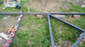 Сварил откатные ворота в рамке . На каркасе из проффеля .