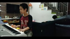 мальчик с ума сошел играет на пианино песня в стиле буги вуги