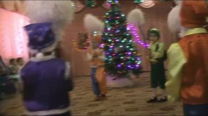 Танец: "Гномы с метелками"