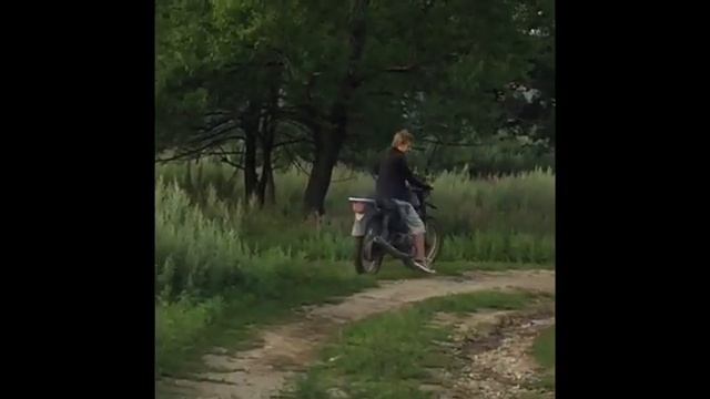 Учу школьника ездить на мотоцикле Минск смотреть онлайн