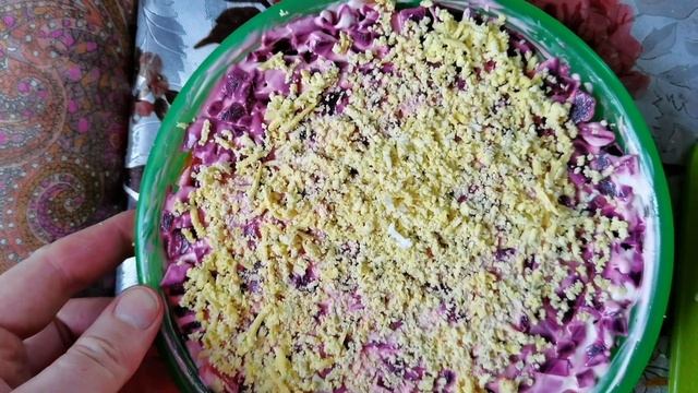 Экономные и всем знакомые салаты на праздничный стол. смотреть онлайн