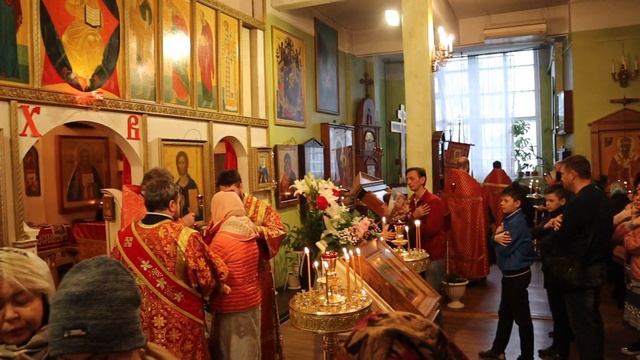 Причащение прихожан. Воскресная Литургия в Неделю о самаряныне. 26 мая 2019 г. смотреть онлайн